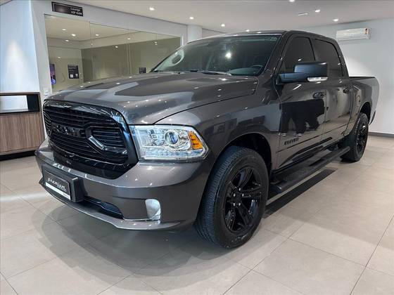 RAM CLASSIC 5.7 V8 GASOLINA LARAMIE NIGHT EDITION CD 4X4 AUTOMÁTICO